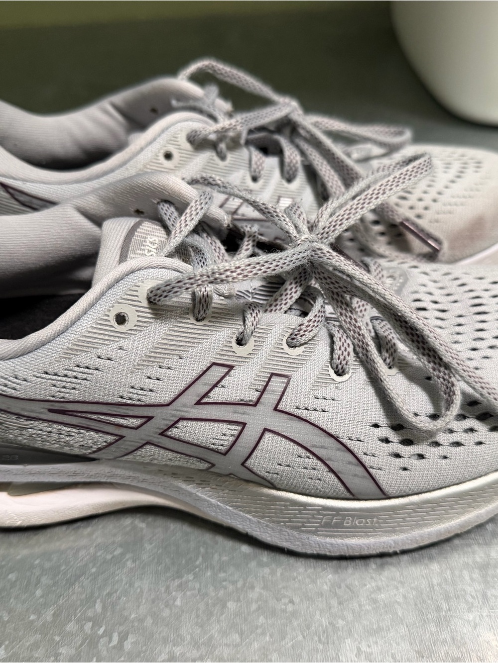 ASICS Gel Kayano Women's Lightweight Gray Running Sneakers size 8. Excellent con